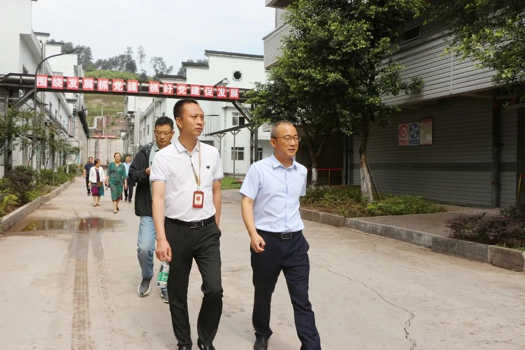 新华社中国经济信息社贵州经济研究中心主任石新荣一行莅临劲牌茅台镇酒业调研指导! 新华社中国经济信息社贵州经济研究中心主任石新荣一行莅临劲牌茅台镇酒业调研指导!