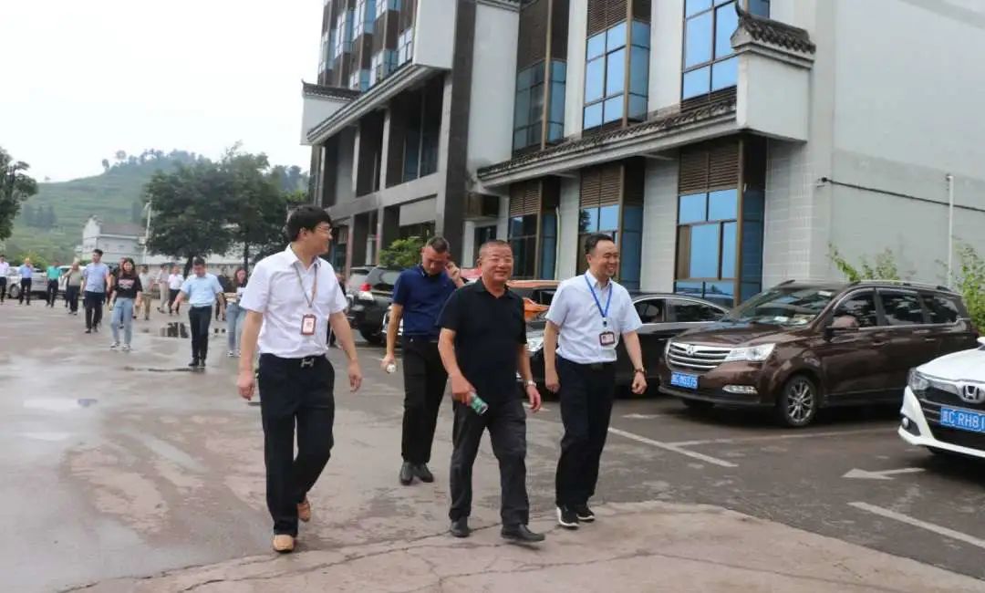 泸州老窖股份有限公司及泸州白酒产业园区管委会各级领导莅临劲牌茅台镇酒业参观交流 泸州老窖股份有限公司及泸州白酒产业园区管委会各级领导莅临劲牌茅台镇酒业参观交流