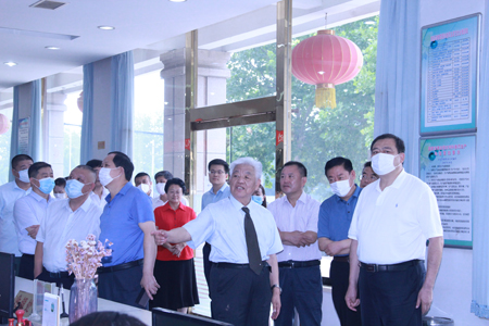 潍坊市人大常委执法检查工作组到公司检查指导工作 潍坊市人大常委执法检查工作组到公司检查指导工作