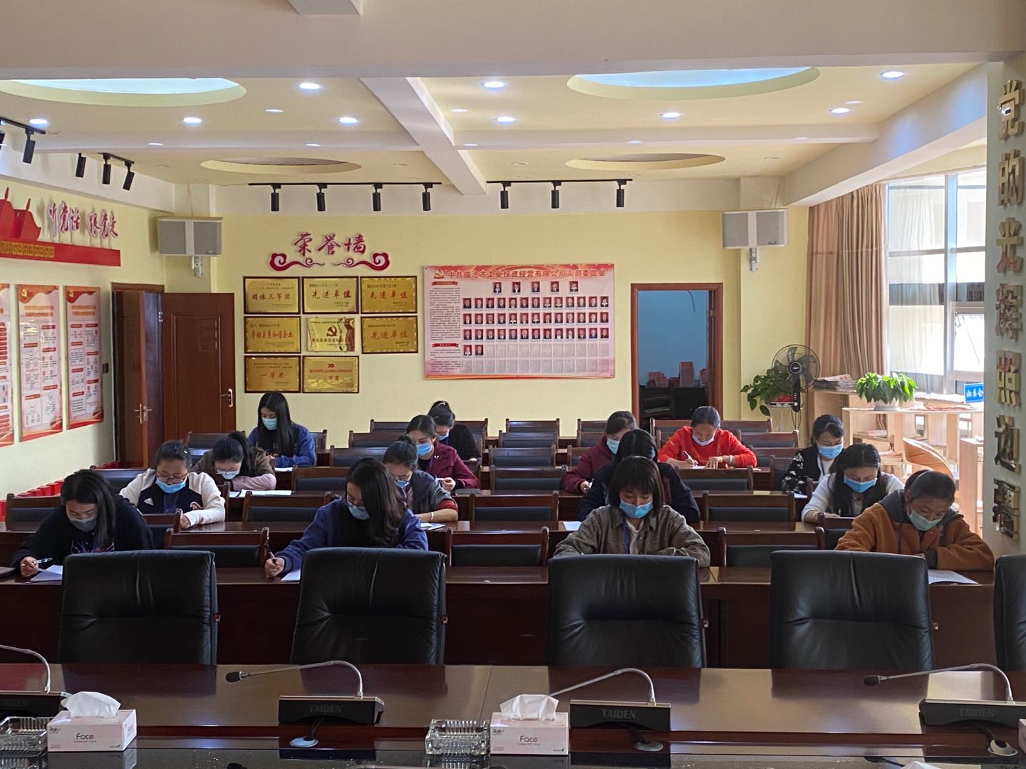 臨滄市工業投資經營有限公司工會委員會開展《女職工權益保護法律法規》知識競賽活動"