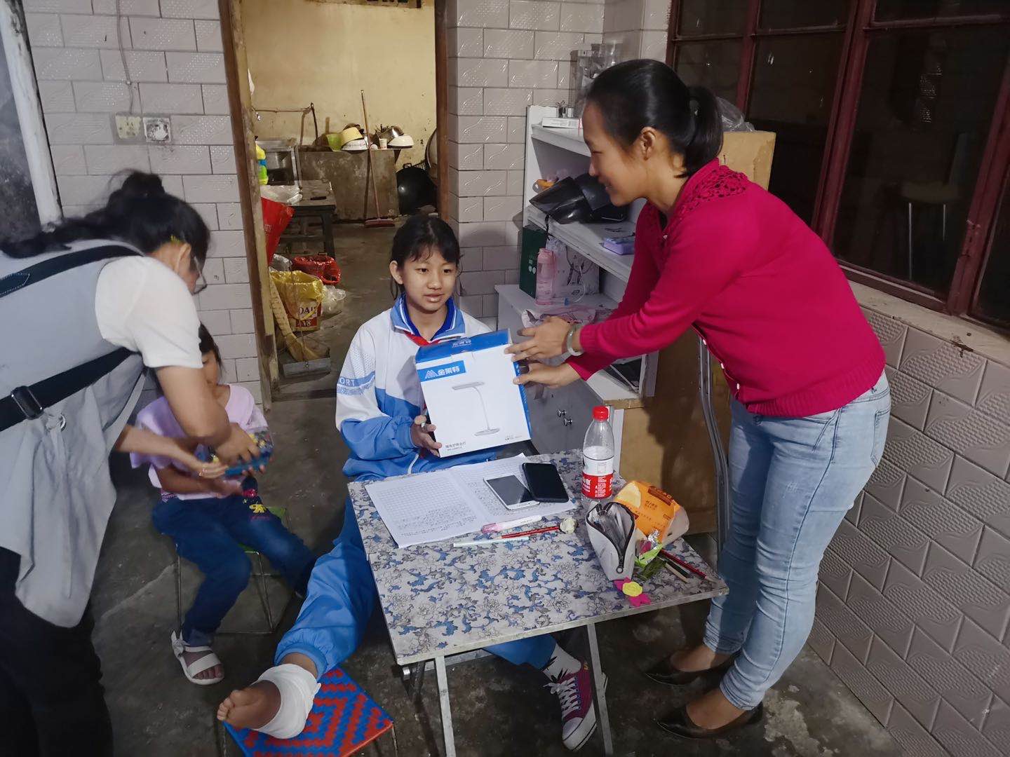 臨滄市工業投資經營有限公司工會委員會關于開展“六一”兒童節走訪慰問困難
