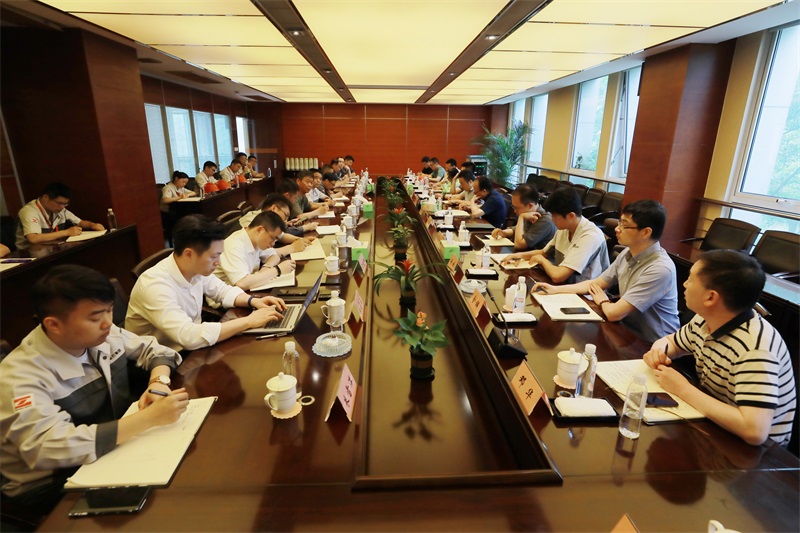 集團董事局主席張毓強一行前往東方特鋼進行現場綜合管理檢查